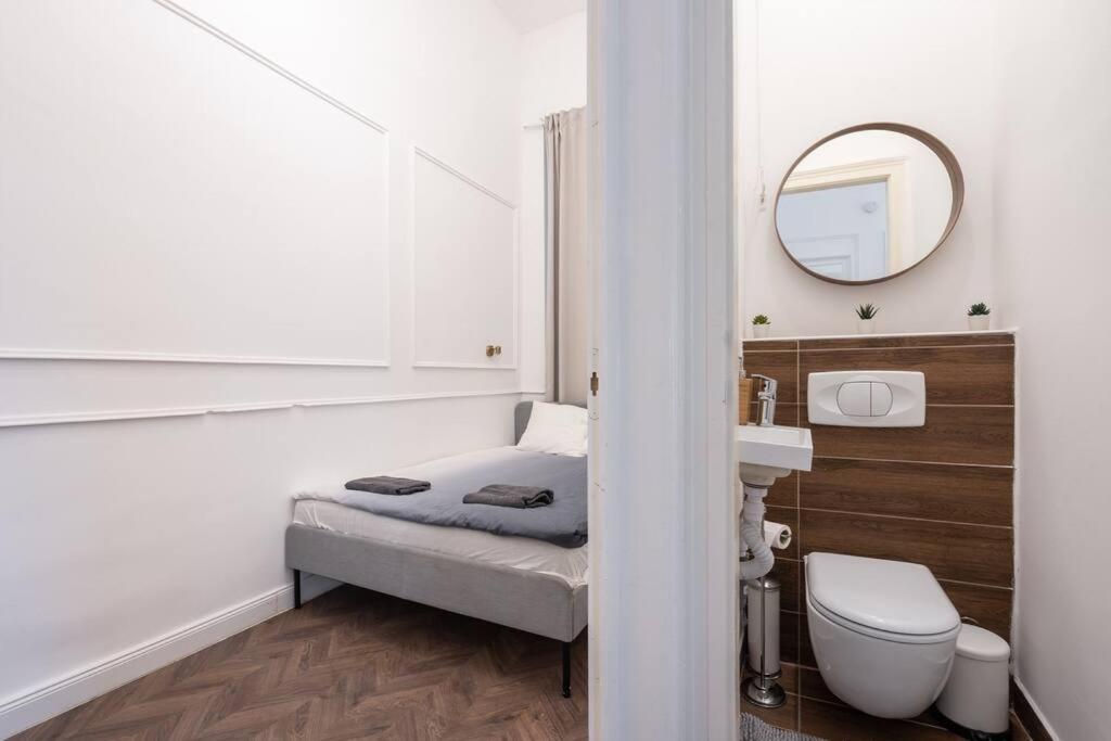 Stylish Apartment In The City Center Budapest Exterior foto