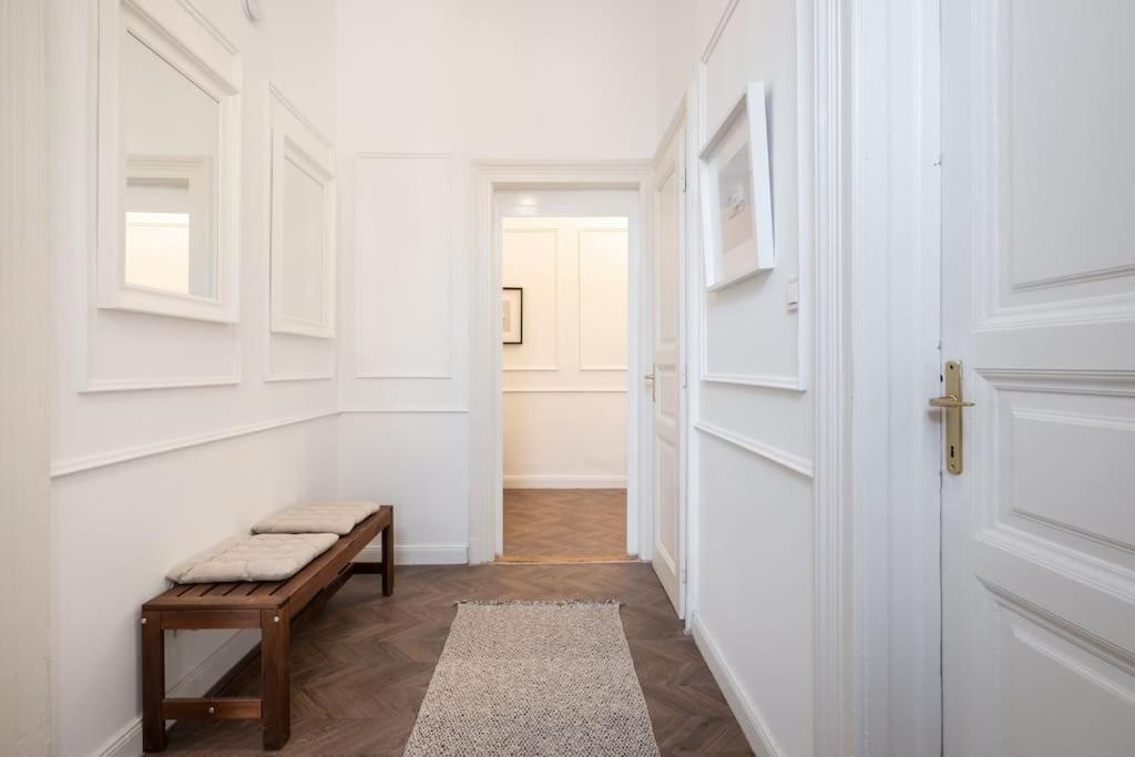 Stylish Apartment In The City Center Budapest Exterior foto