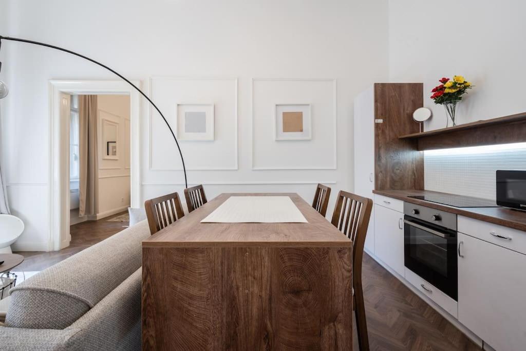 Stylish Apartment In The City Center Budapest Exterior foto