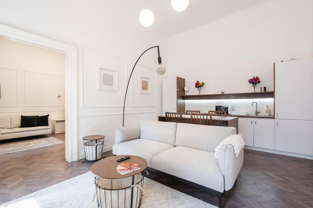 Stylish Apartment In The City Center Budapest Exterior foto